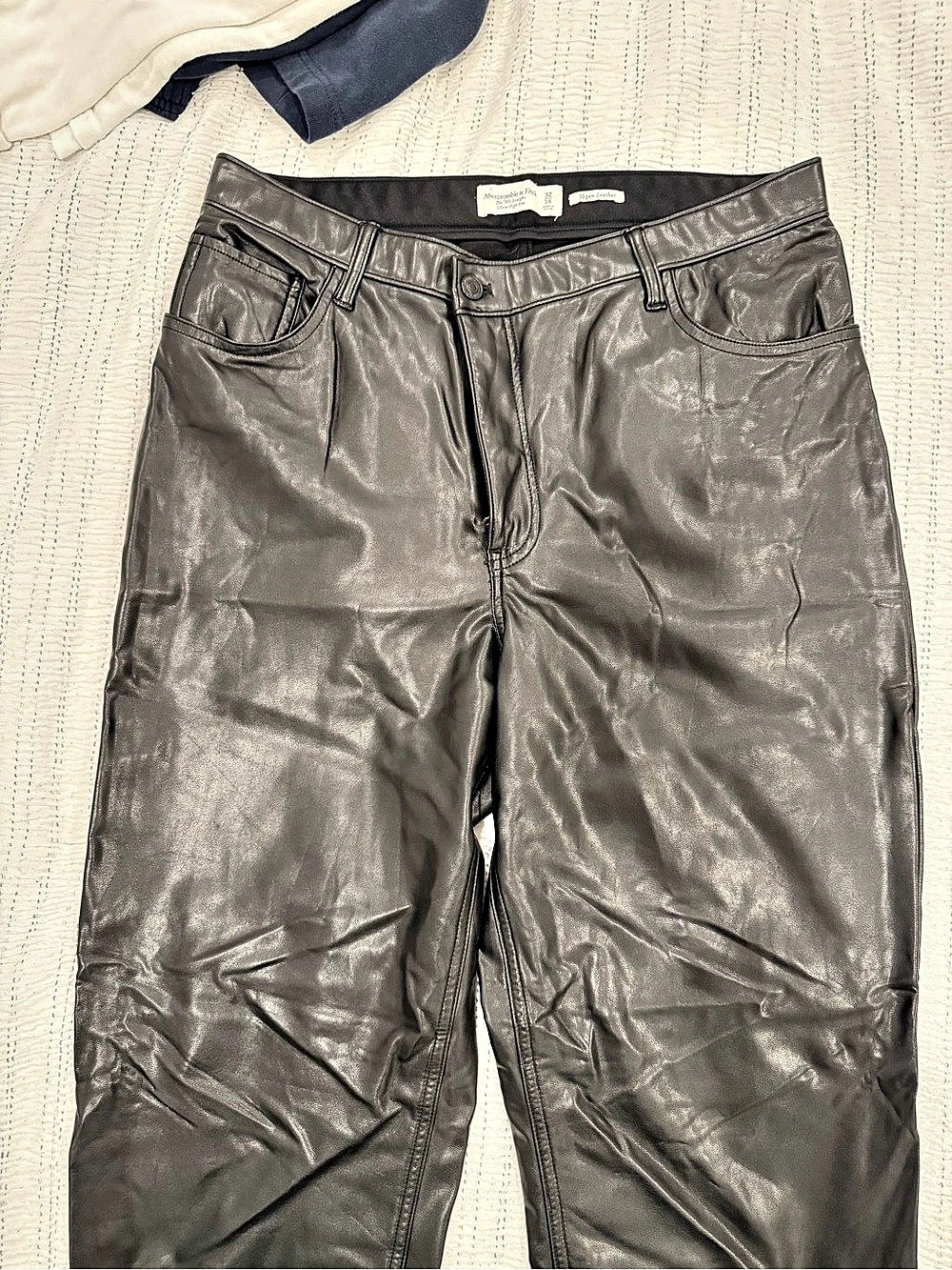 Abercrombie & Fitch The 90s Straight Ultra High Rise Vegan Leather Pant